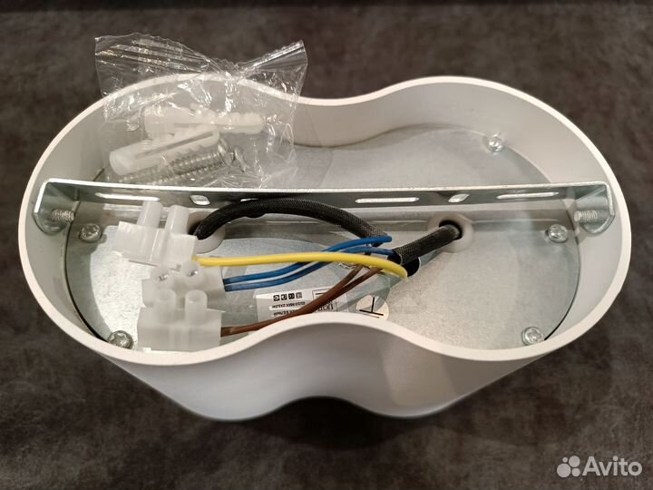 Спот/светильник потолочный двойной белый, новый