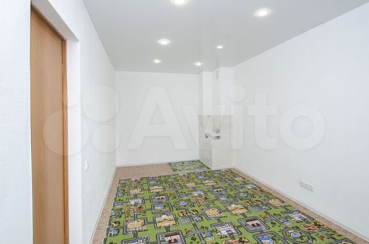 2-к. квартира, 72 м², 1/10 эт.