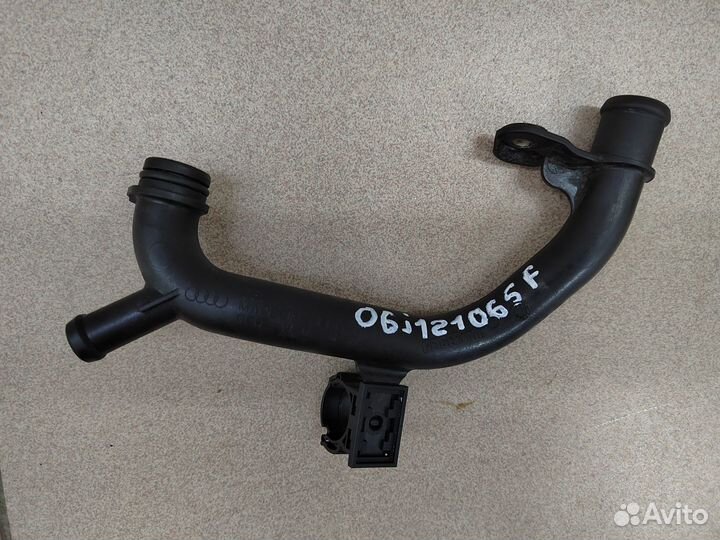 Трубка системы охлаждения VAG 1,8TSI 06J121065F