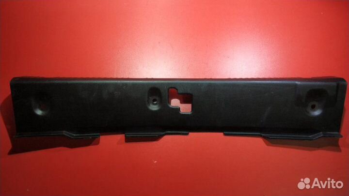 Накладка замка багажника задняя Nissan Primera P12