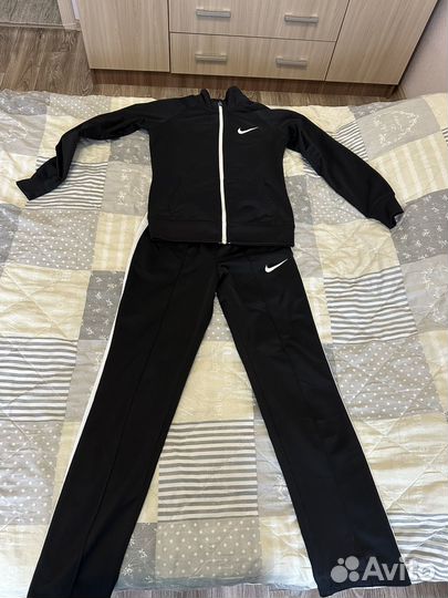 Спортивный женский костюм nike