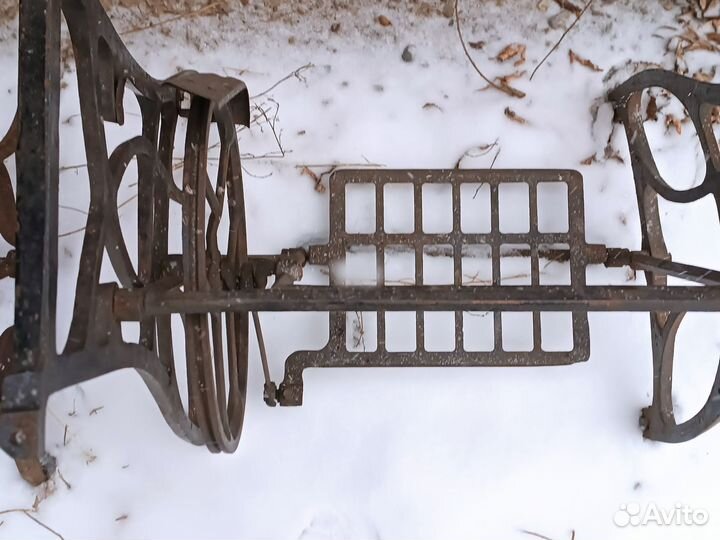 Станина от швейной машинки для стола-мангала