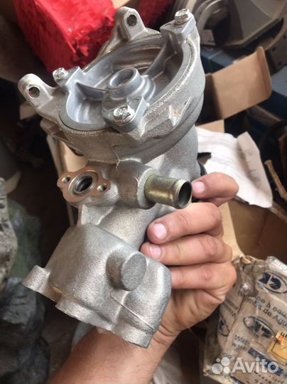 Водяная помпа mercedes G320