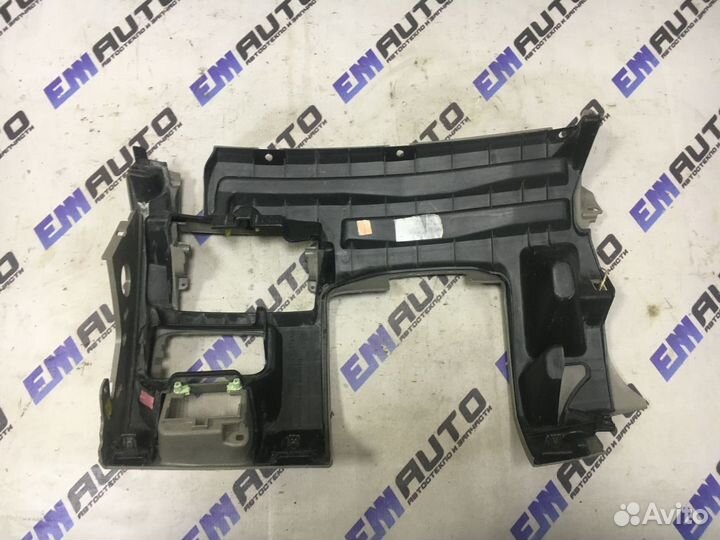 Накладка торпедо левая нижняя Рено Сценик 2