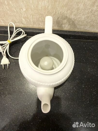 Светильник чайник, бутылки декор