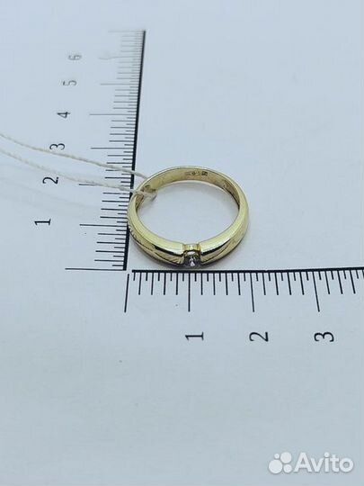 Кольцо с природным камнем Золото