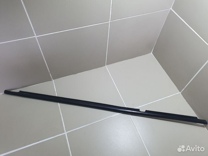 Накладка стекла заднего левого Lexus Rx 1 Rx300