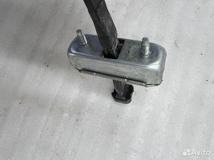 Ограничитель двери передний Toyota Camry V70/V75