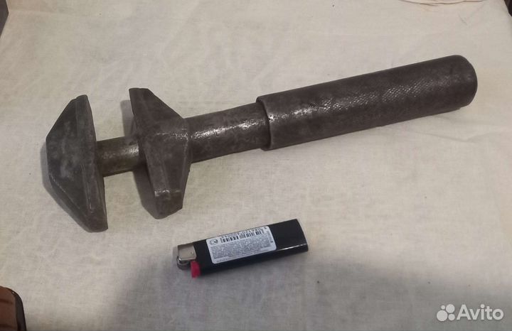 Старинный разводной ключ