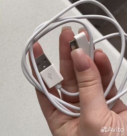 Зарядка на iPhone 4,iPad 2
