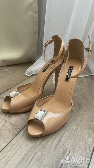 Босоножки baskoni