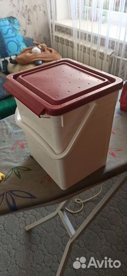 Контейнер для сухого корма