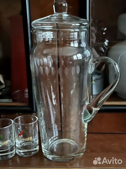 Кувшин для сока с крышкой, стопки с перчиком