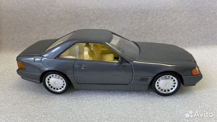 Mersedes Benz 500SL модель авто 1/24
