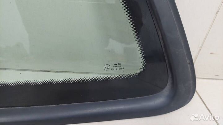 Стекло кузовное глухое левое Skoda Karoq 2017