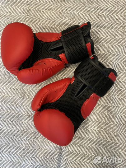 Боксерские перчатки