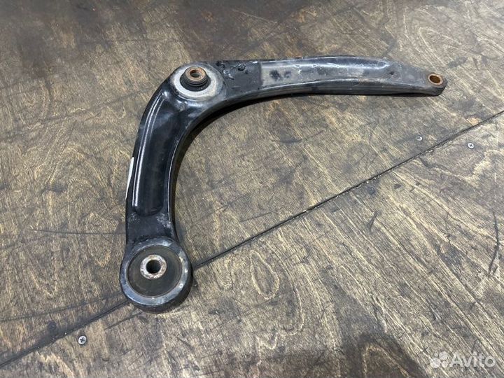Рычаг передний левый Peugeot 307