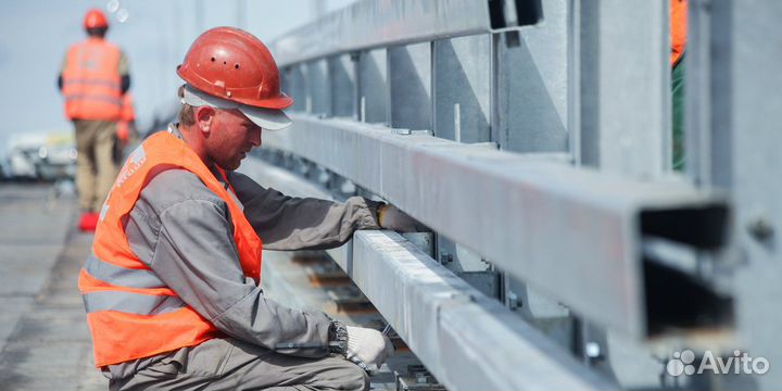 Рабочий на стройку (Москва)