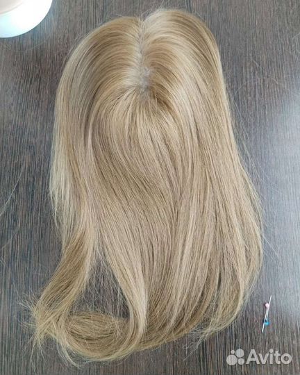 Накладки и системы волос и Парики