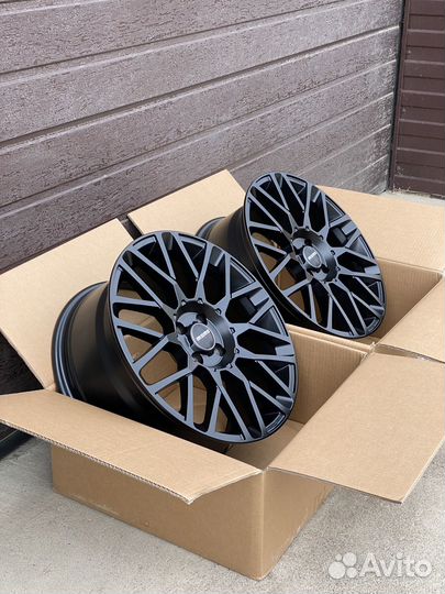 Momo MAtt Black 7,5x17/4x100