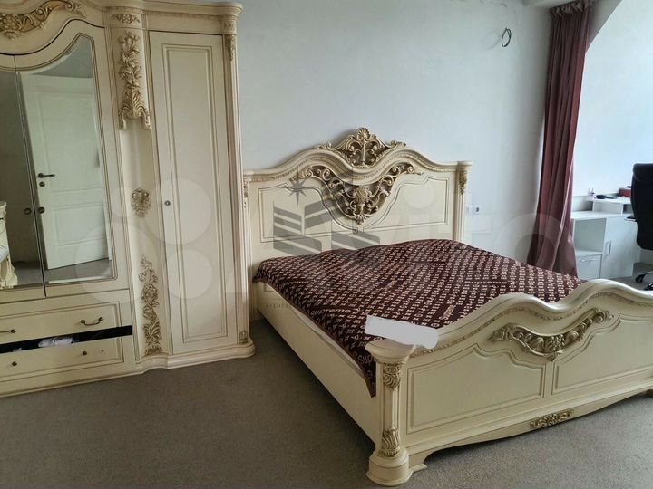 3-к. квартира, 140 м², 10/10 эт.