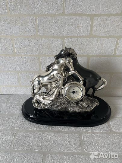 Часы статуэтка бренд krisa Италия