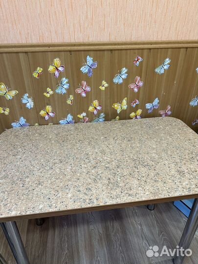 Стол со стульями