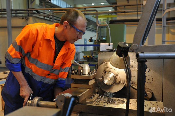 Токарь 4 разряд (Сборочный цех)