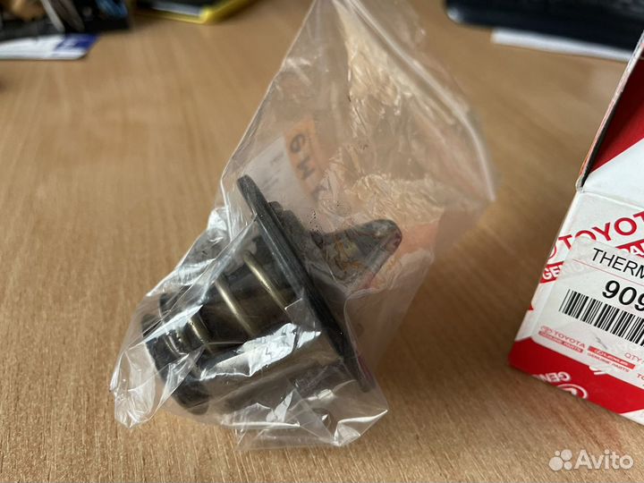 Продаю термостат Тойота ланд крузер 150