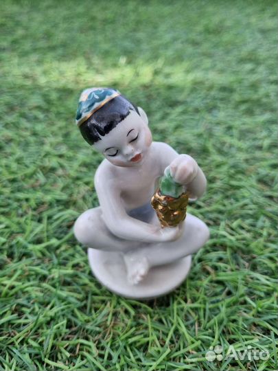 Мальчик с виноградом лфз