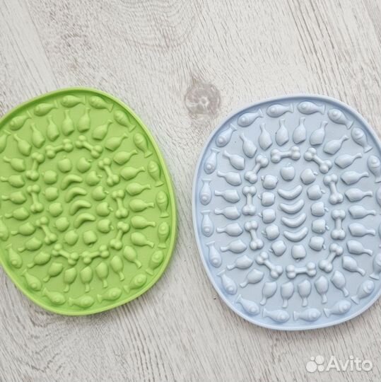 Лизательный коврик для собак