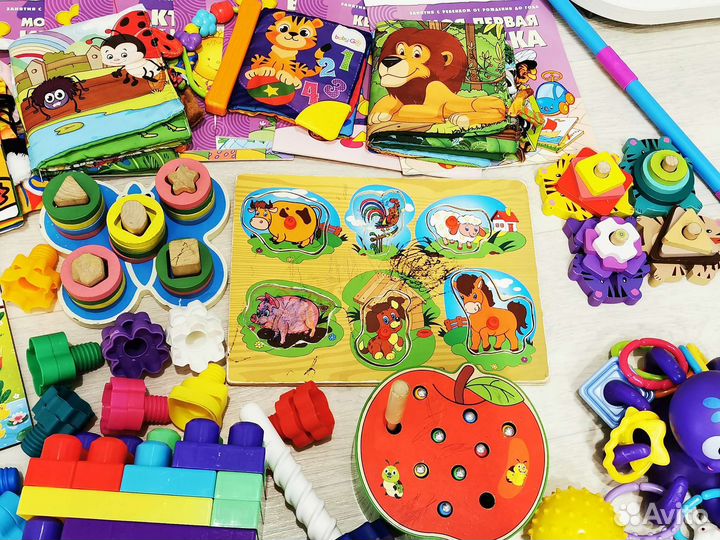 Большой пакет развивающих игрушек книжек