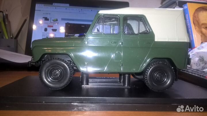 Модель автомобиля УАЗ 469б 1:24