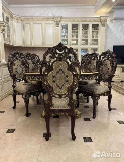 Стол кухонный и стулья