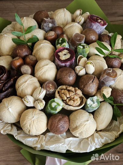 Букет из орехов и сухофруктов
