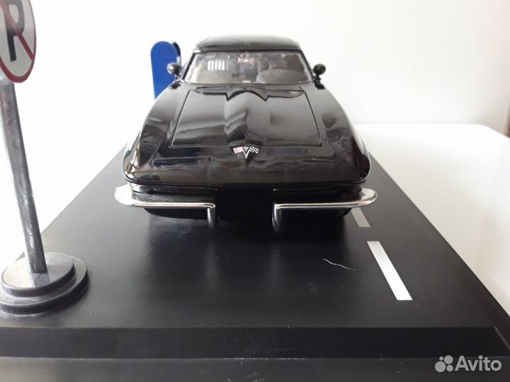 Модель в масштабе Chevrolet Corvette