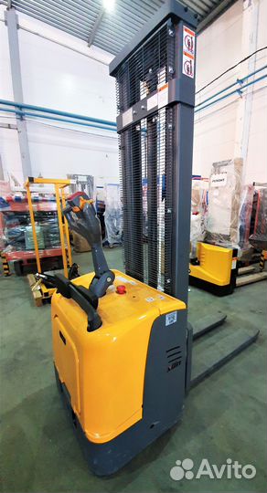 Штабелер электрический Самоходный 1,5 Т 5,6 М