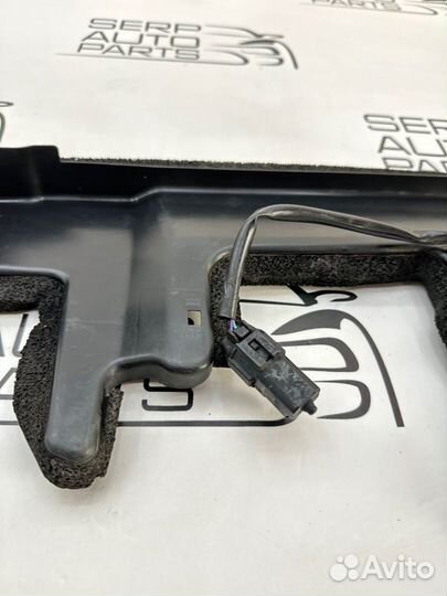 Дефлектор радиатора передний левый Nissan Juke