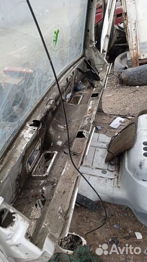 Кабина Мерседес 814 голая, либо по частям резка