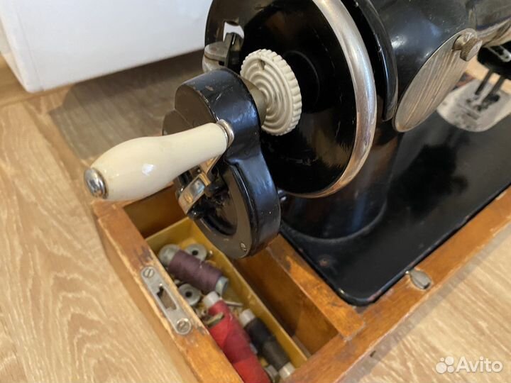 Машинка швейная антикварная подольская