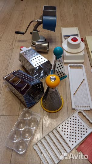 Тёрки разные, лоточки эмалированные и др