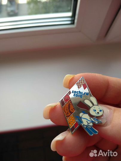 Значок Олимпийских игр в Сочи