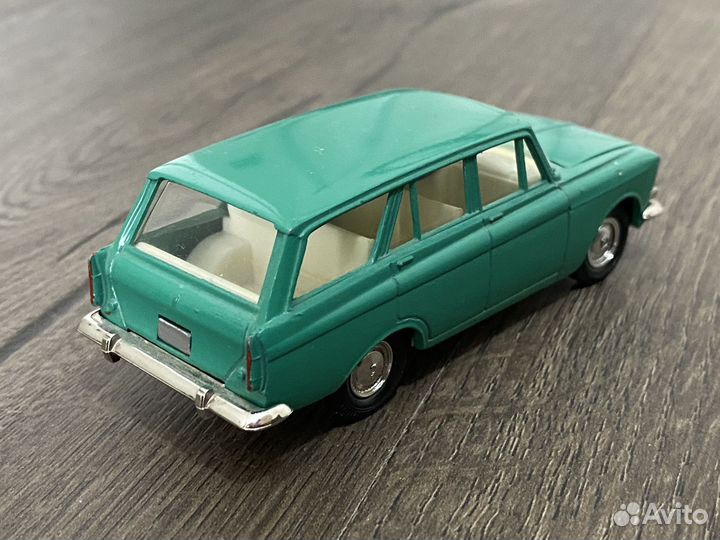 Модель автомобиля москвич 427 СССР
