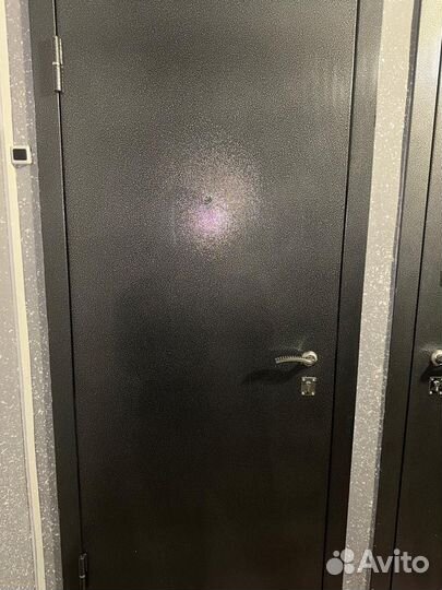 Дверь входная металлическая б/у
