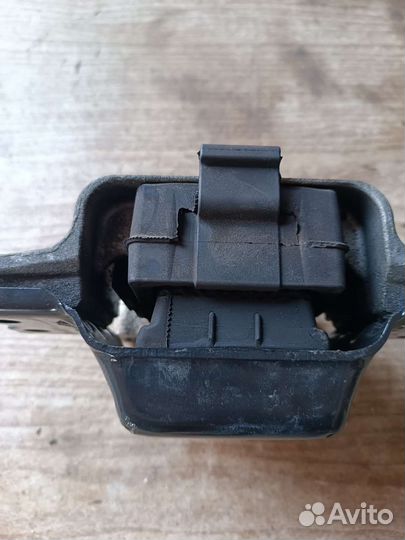 Опора подушка АКПП DQ200 VAG Audi Skoda Volkswagen