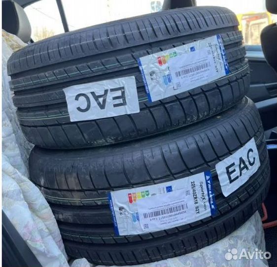 Triangle Sports TH201 235/45 R17