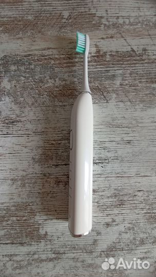Электрическая зубная щетка