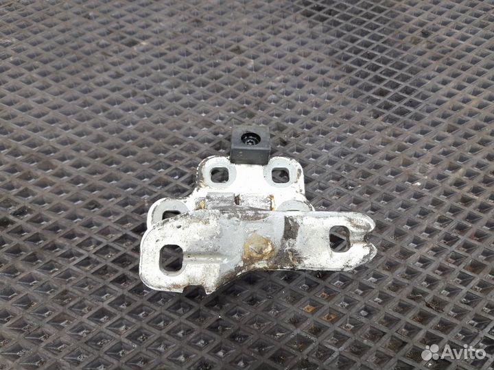 Петля двери Volvo FH