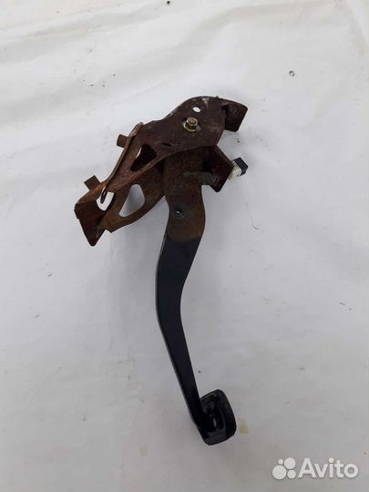 Педаль тормоза Toyota Avensis T250