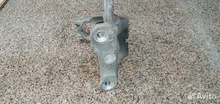 Кулак поворотный передний правый BMW E92